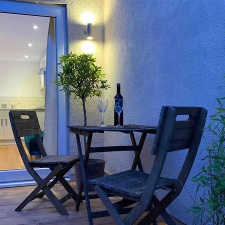 Ashcroft Apartment - Small Home Away From Home Ашбертон Экстерьер фото